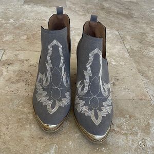 Gray cowgirl booties size 8 1/2